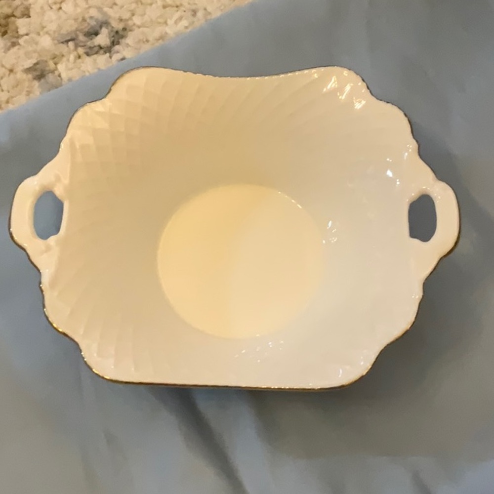 Home Beautiful china Vermeil candy dish/serving bowl white w faux gold accents